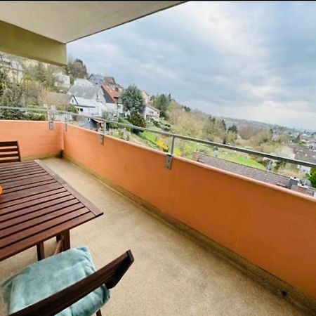 Workation Adler Taunusblick , 3-4 Personen, Balkon, 2 Badezimmer, Riesen Kueche, Waschmachine, Viel Platz, Privatparkplatz Appartement Bad Soden am Taunus Buitenkant foto