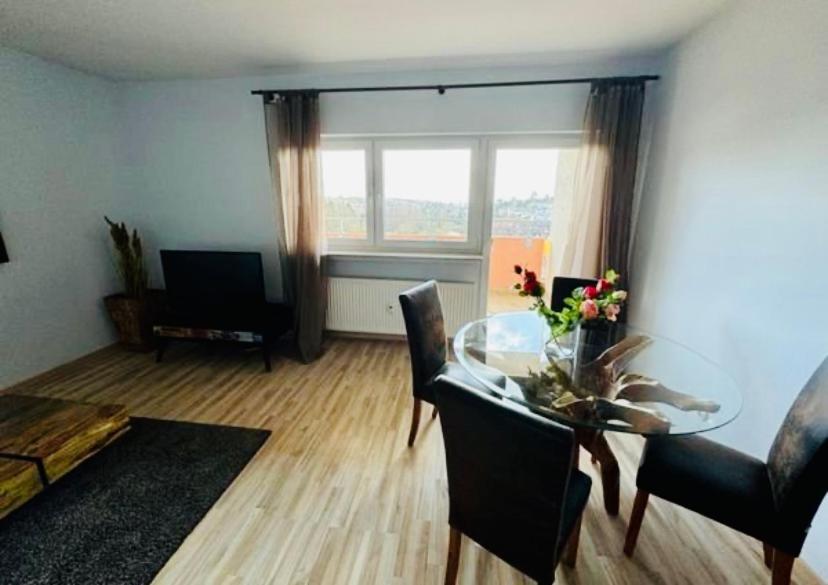 Workation Adler Taunusblick , 3-4 Personen, Balkon, 2 Badezimmer, Riesen Kueche, Waschmachine, Viel Platz, Privatparkplatz Appartement Bad Soden am Taunus Buitenkant foto